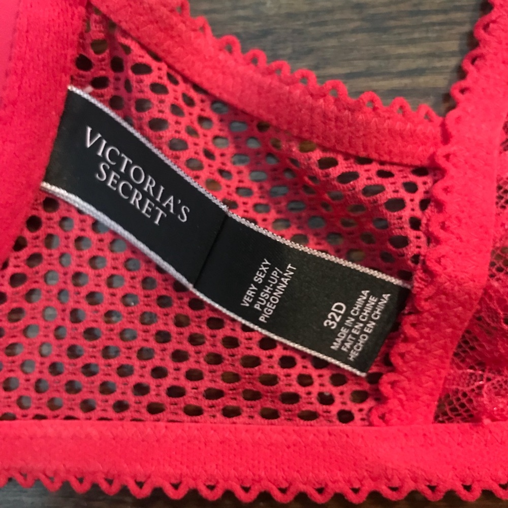 Victoria Secret Bra - Picture 3 of 3